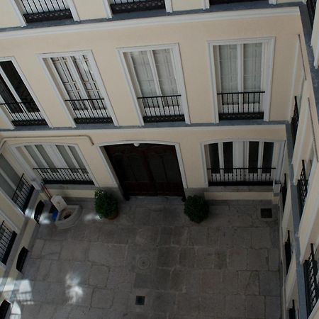 Hostal Yolanda Madrid Exterior foto
