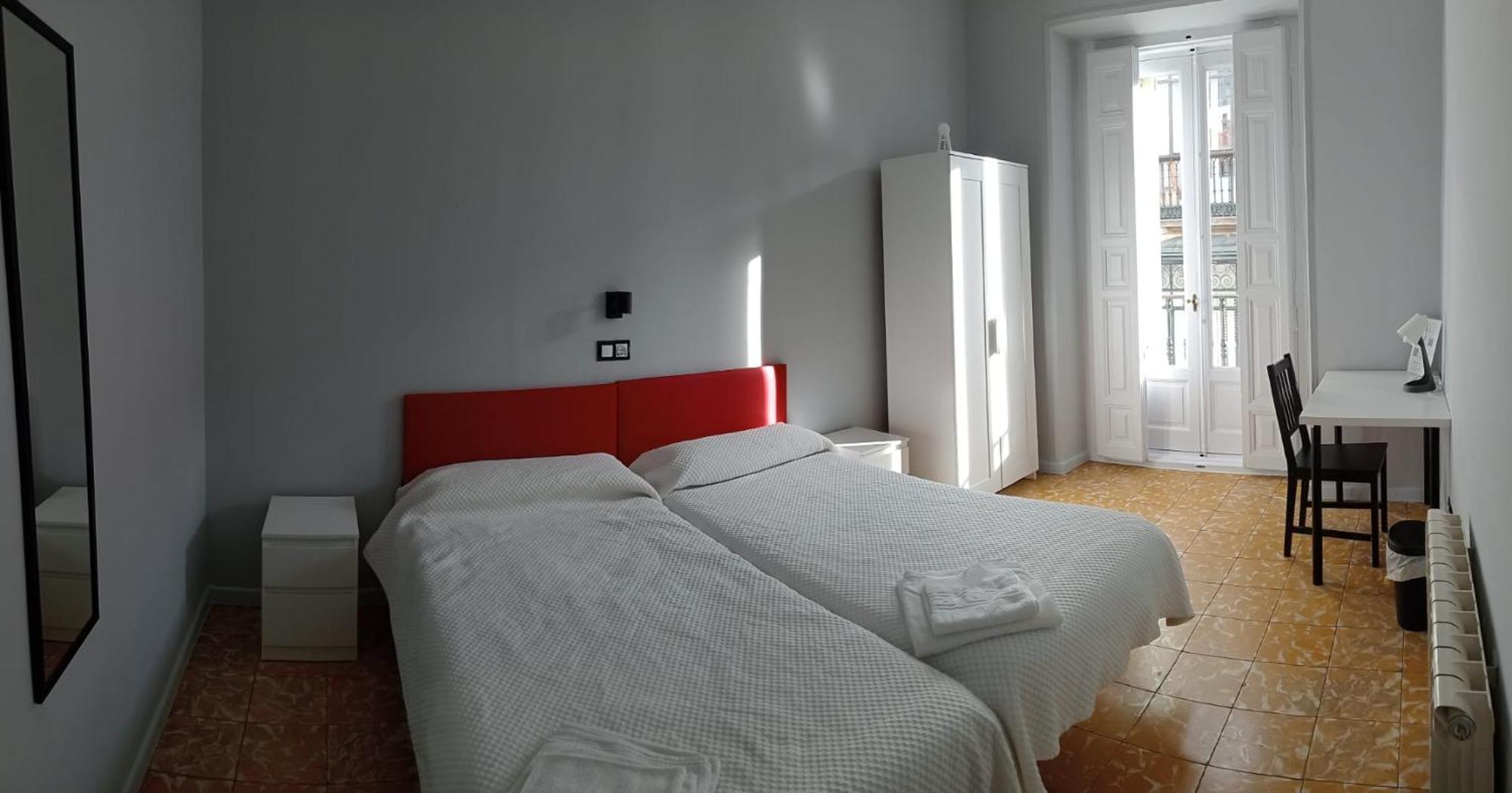 Hostal Yolanda Madrid Exterior foto