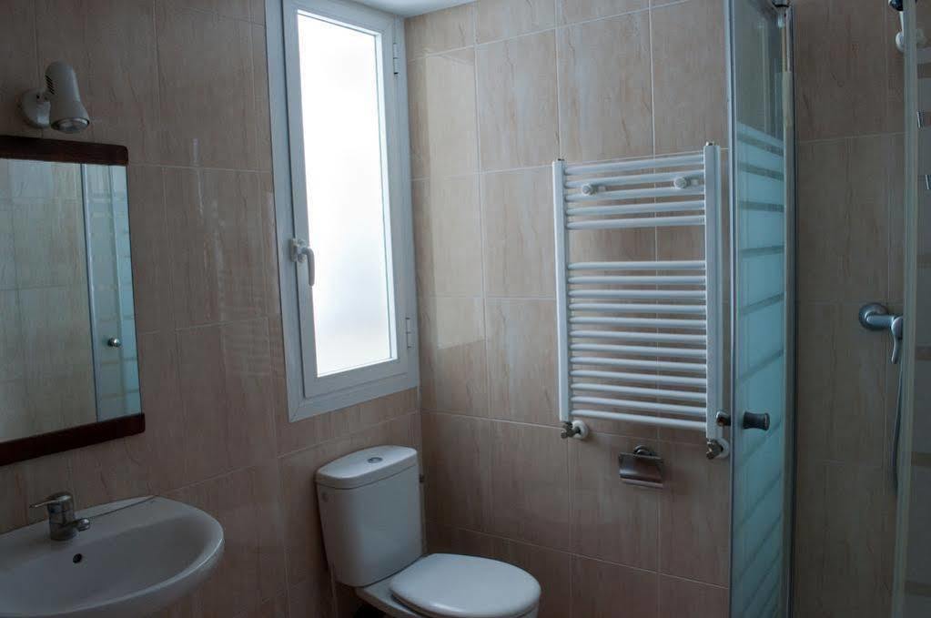Hostal Yolanda Madrid Exterior foto